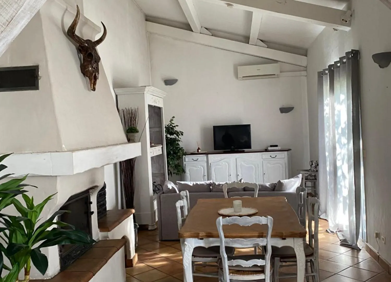 Maison Dans Village Calme Arles